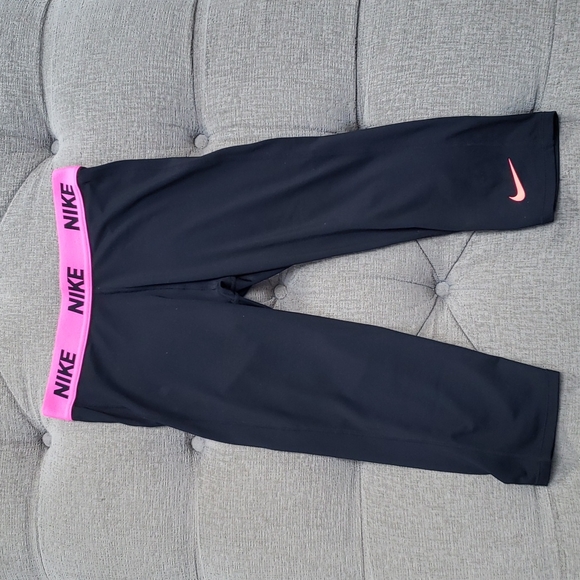 Nike, Girls Workout Capri Biker Dri Fit Runner
